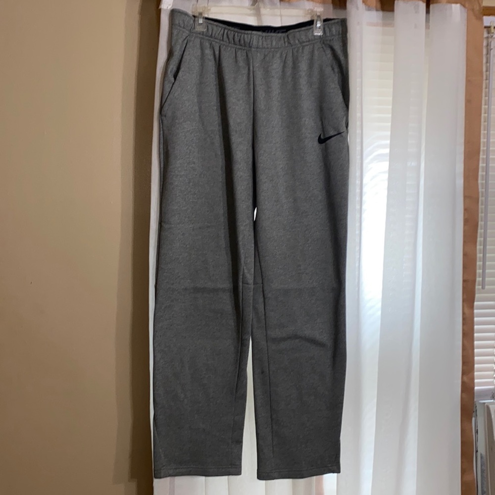 NWT Nike Standard Fit Sweatpants
